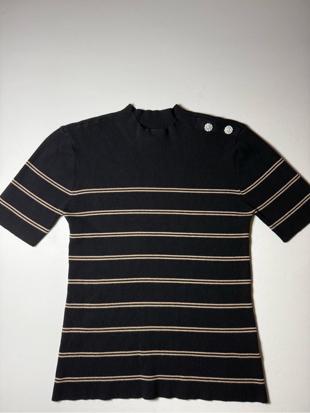 Ellen Tracy Black Ribbed Knit Sweater Top Pearl Button Shoulder Medium
